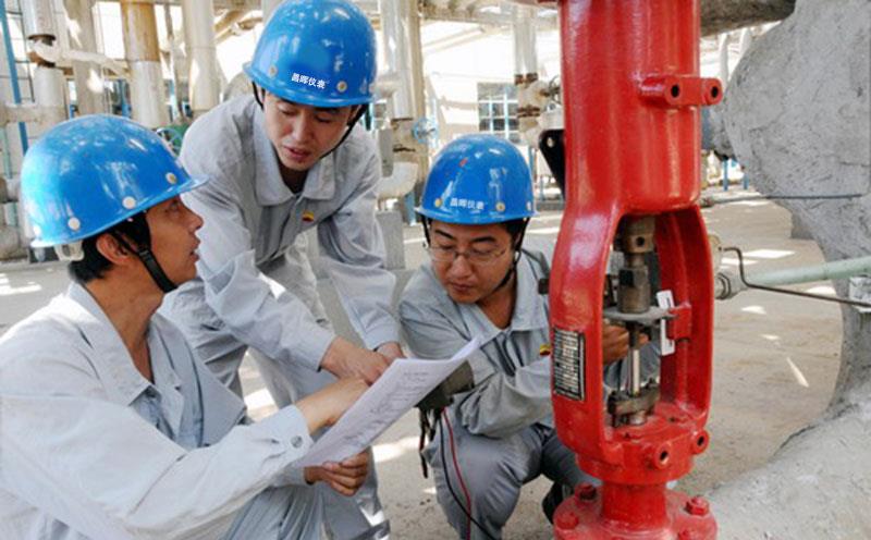 昌暉儀表工程師在現場開展自動化培訓工作