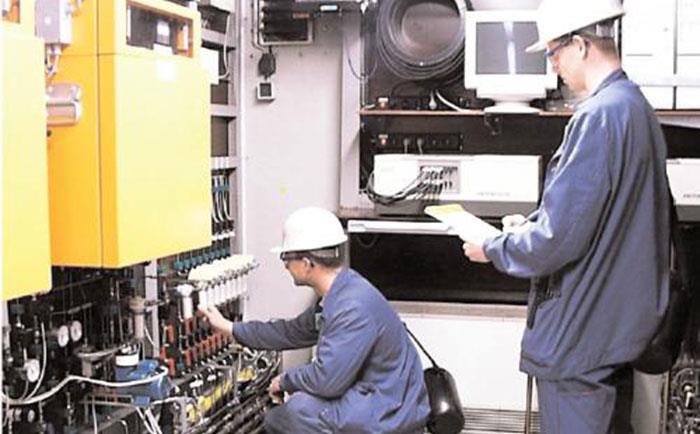 儀表工在現場進行儀表維修-http://www.gzmengda.com/tech/1194.html