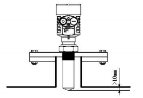 被測罐體中，變送器安裝連接短接過長，雷達液位計天線未出安裝短接