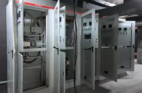 高壓開關柜及低壓配電盤、箱，考慮盤下進出線2m