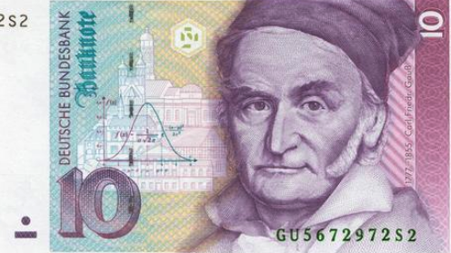 德幣10馬克印有高斯頭像，以及他的“代表作”高斯分布曲線