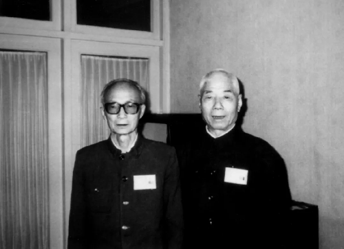 李慕愚與孫作賓在參加第六屆全國政協會議代表駐地合影