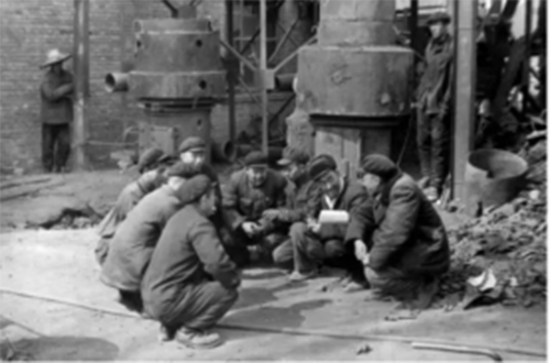 李幕愚與技術工人現場討論