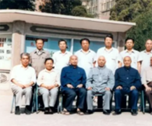 李慕愚與其他廠領導合影